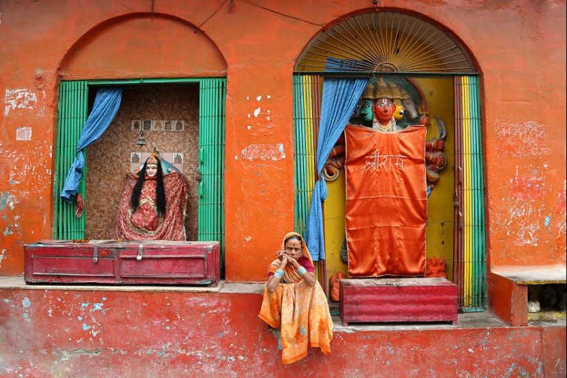 Photographer of 10 years, he traveled through the most beautiful places to capture the essence of the human