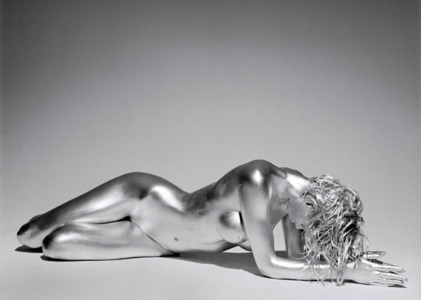 Photographer turns women into living sculptures Photographer turns women into living sculptures