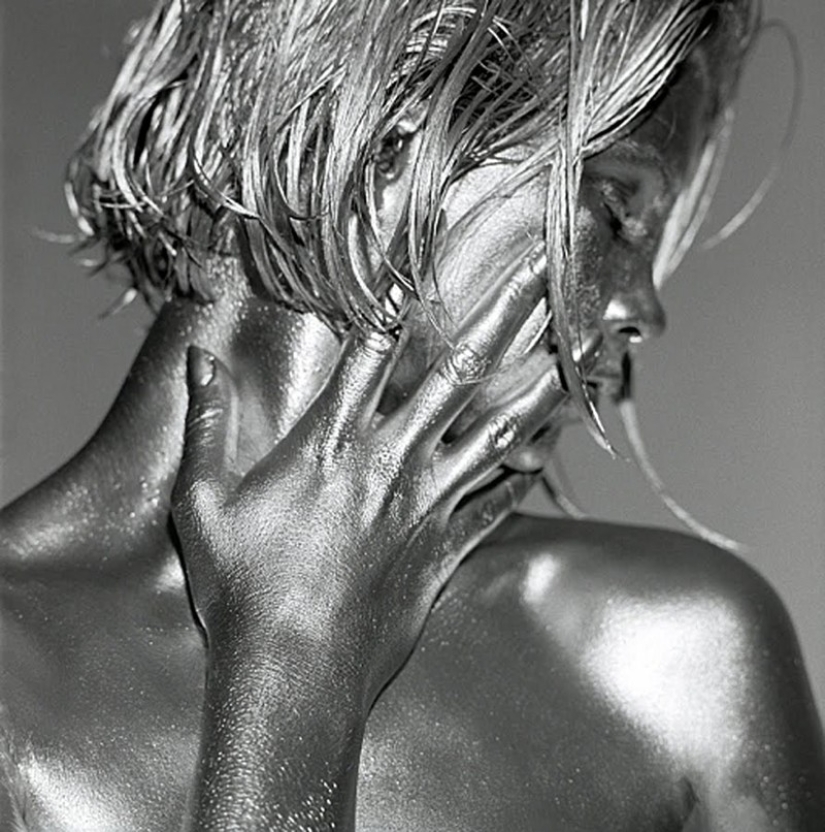 Photographer turns women into living sculptures Photographer turns women into living sculptures