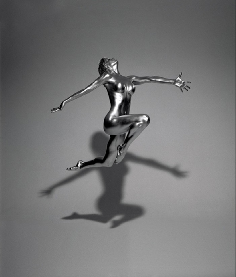 Photographer turns women into living sculptures Photographer turns women into living sculptures