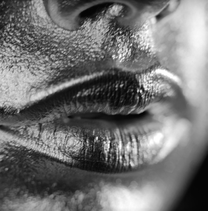 Photographer turns women into living sculptures Photographer turns women into living sculptures