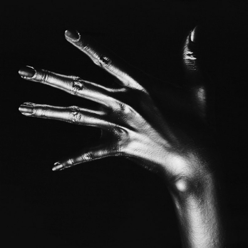 Photographer turns women into living sculptures Photographer turns women into living sculptures