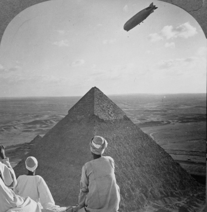 Picnic en las pirámides: turistas en Giza durante la ocupación británica