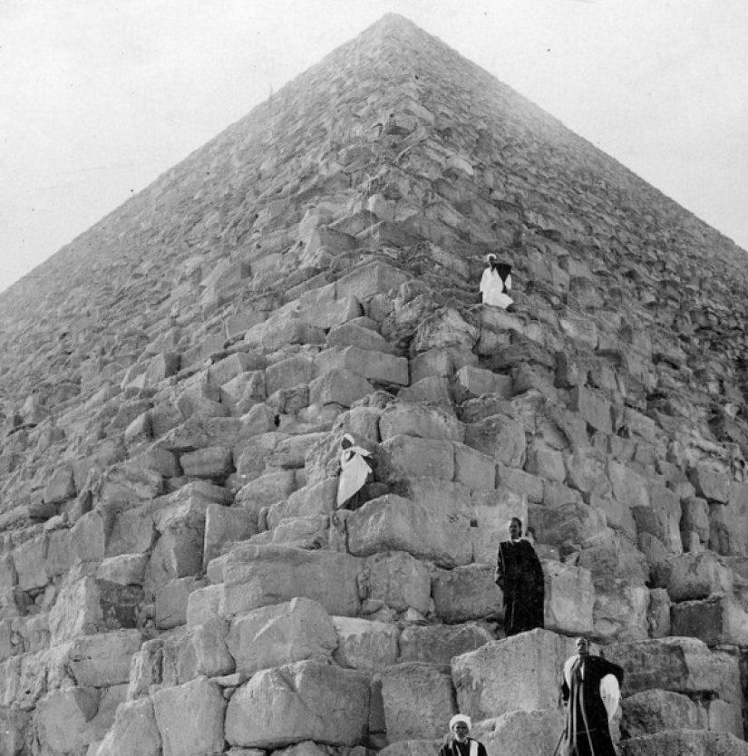 Picnic on the Pyramids: tourists in Giza during the British occupation Picnic on the Pyramids: tourists in Giza during the British occupation