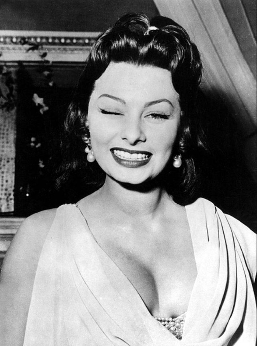 Playful, sly and perky: 20 vintage celebrities who wink at the camera Playful, sly and perky: 20 vintage celebrities who wink at the camera