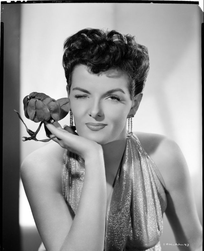 Playful, sly and perky: 20 vintage celebrities who wink at the camera Playful, sly and perky: 20 vintage celebrities who wink at the camera