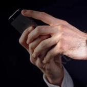 ¿Por qué hay tantos botones inútiles en las mangas de las chaquetas de los hombres?