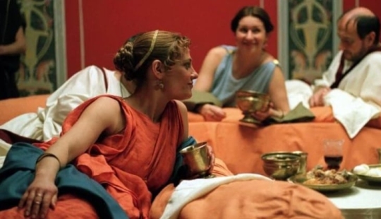 ¿Por qué los antiguos Romanos y Griegos comer acostado ¿Por qué los antiguos Romanos y Griegos comer acostado