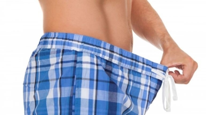 Por qué los hombres tienen un testículo más bajo que el otro y es normal