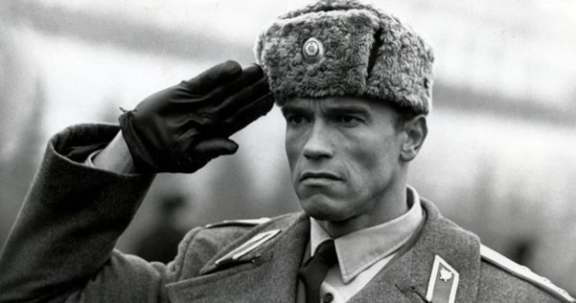 Por qué los militares saludan llevándose la mano a la cabeza Por qué los militares saludan llevándose la mano a la cabeza