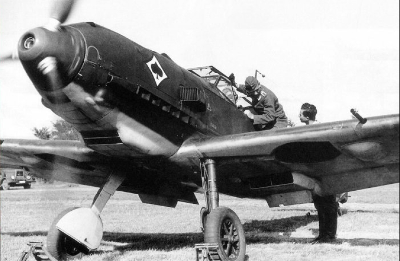 ¿Por qué los soldados estadounidenses en Vietnam usan cartas en sus cascos ¿Por qué los soldados estadounidenses en Vietnam usan cartas en sus cascos