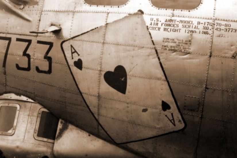 ¿Por qué los soldados estadounidenses en Vietnam usan cartas en sus cascos ¿Por qué los soldados estadounidenses en Vietnam usan cartas en sus cascos