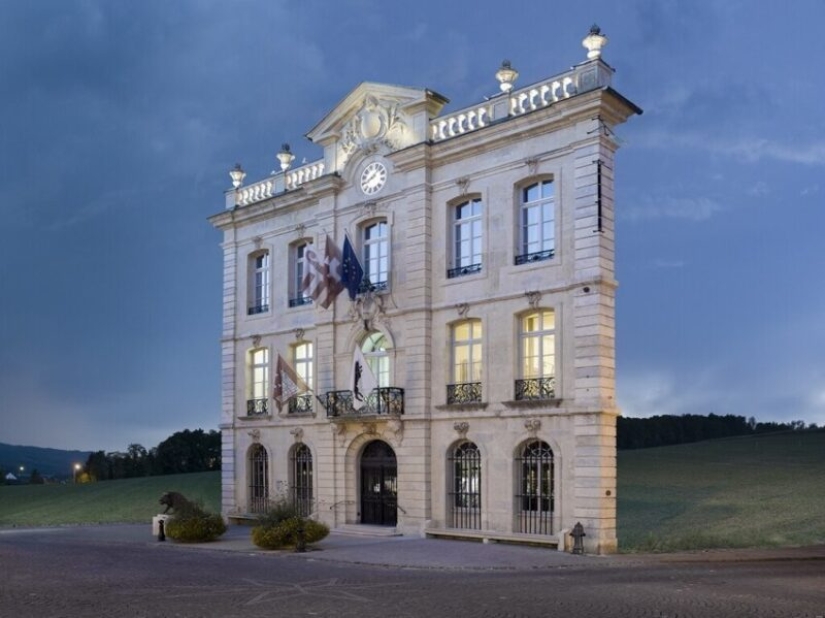 Por qué necesitas fachadas sin edificios, o la realidad ceremonial de Zachary Godrillo-Roy