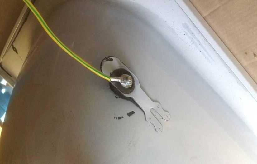 Por qué no puedes lavar con la lavadora encendida