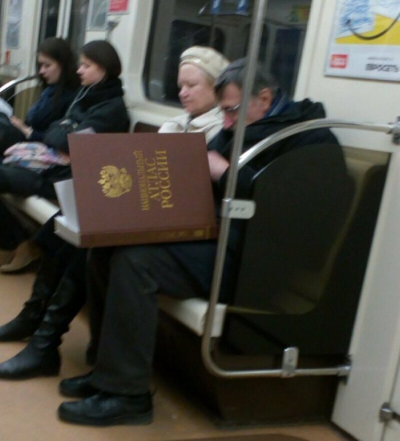 Portadas de libros extraños que se pueden encontrar en el transporte