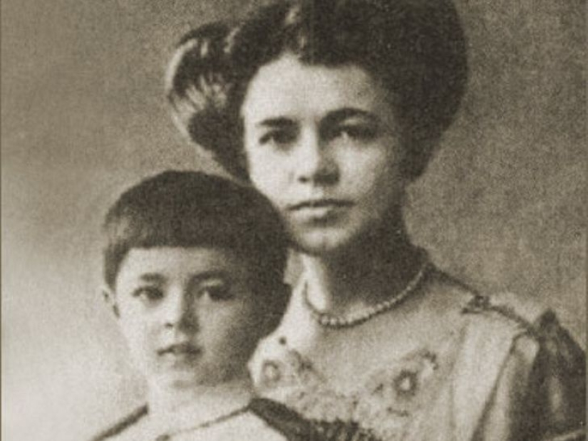 Princess Katya Desnitskaya of Thailand: The Russian girl for whom Prince Chakrabon gave up polygamy