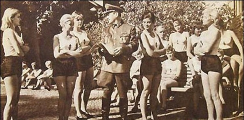 Prostitution in The Third Reich — rare archival footage Prostitution in The Third Reich — rare archival footage