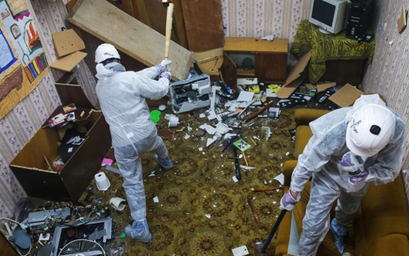 Rage rooms are a popular way to deal with stress, taking away bread from psychologists Rage rooms are a popular way to deal with stress, taking away bread from psychologists