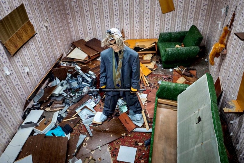 Rage rooms are a popular way to deal with stress, taking away bread from psychologists Rage rooms are a popular way to deal with stress, taking away bread from psychologists