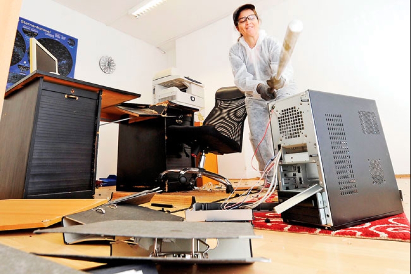 Rage rooms are a popular way to deal with stress, taking away bread from psychologists Rage rooms are a popular way to deal with stress, taking away bread from psychologists