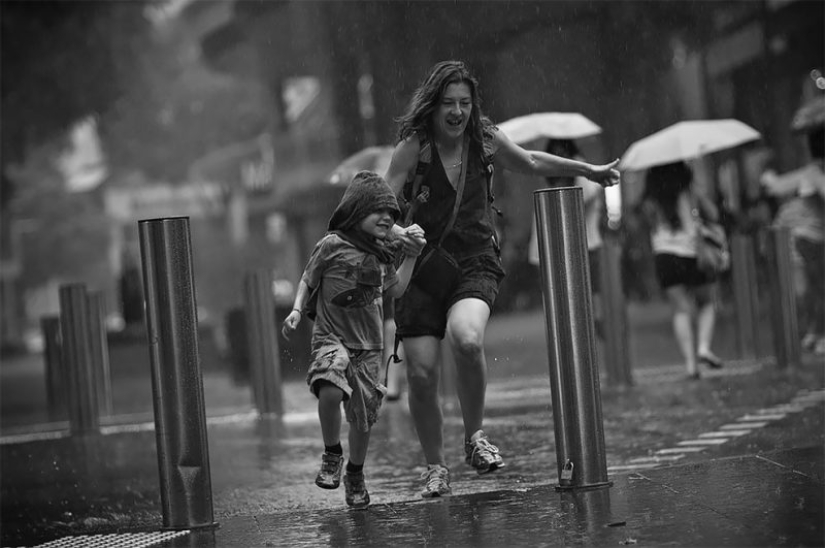 Rainy mood: a photographer from Singapore catches the emotions of people during a downpour