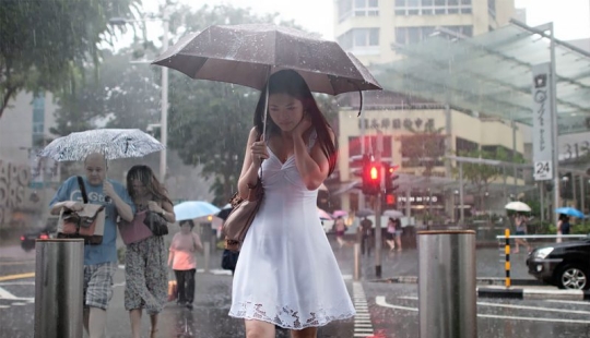 Rainy mood: a photographer from Singapore catches the emotions of people during a downpour Rainy mood: a photographer from Singapore catches the emotions of people during a downpour