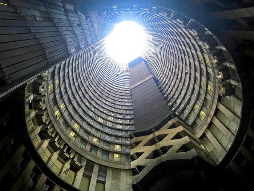 Rascacielos-pozo Ponte City Apartments: los más altos y problemáticos de África
