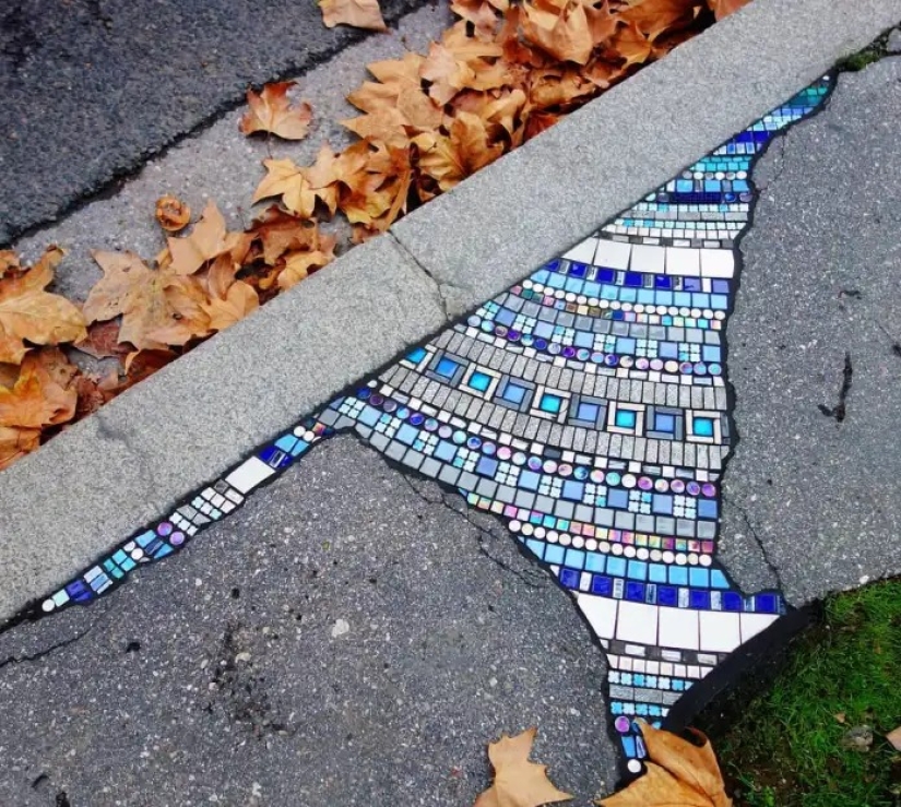 Reparando calles con mosaicos artísticos