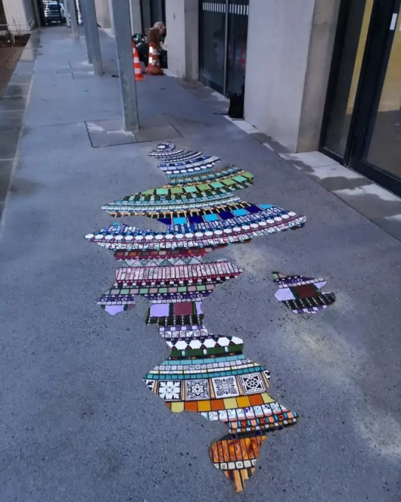 Reparando calles con mosaicos artísticos