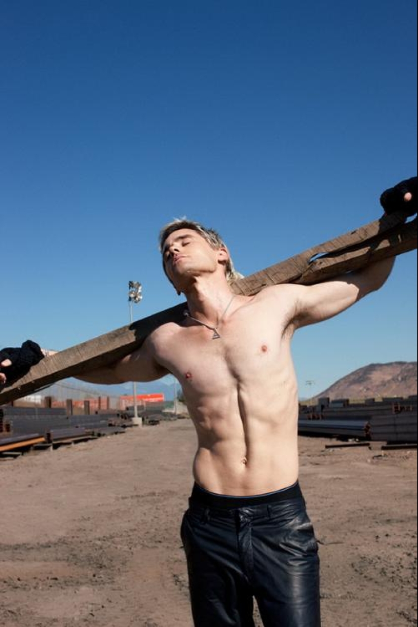 Retratos de famosos realizados por la estrella del rock Bryan Adams Retratos de famosos realizados por la estrella del rock Bryan Adams