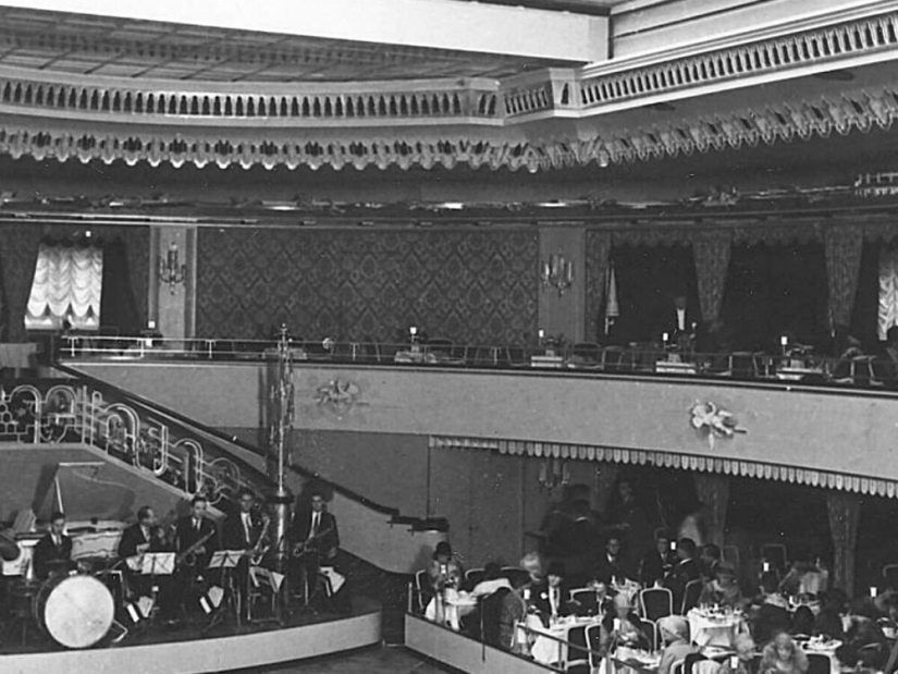 Retro Pickup: How Berlin Flirted with Pipes and Telephones in the 1930s