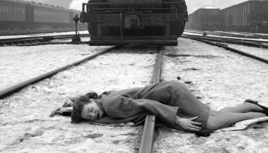 Retro shock: un grotesco de la escena del crimen imágenes de los medios de comunicación 40 años Retro shock: un grotesco de la escena del crimen imágenes de los medios de comunicación 40 años