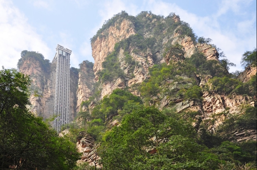 Road to the sky: the world's highest outdoor Elevator takes passengers at 326 meters above the ground