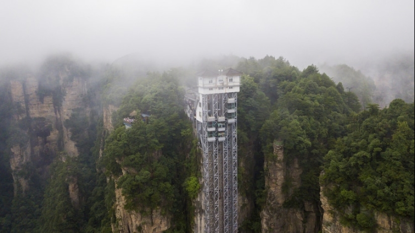 Road to the sky: the world's highest outdoor Elevator takes passengers at 326 meters above the ground