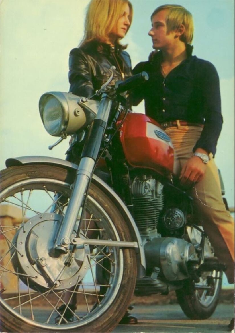 Romantic photos of couples from 1960‑ies