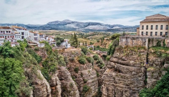 Ronda — la ciudad sobre las rocas y el alma de Andalucía Ronda — la ciudad sobre las rocas y el alma de Andalucía