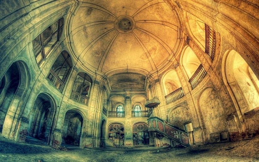 Ruinas europeas a través de los ojos de un profesor polaco Ruinas europeas a través de los ojos de un profesor polaco