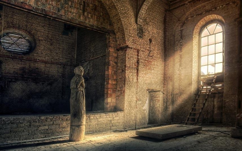 Ruinas europeas a través de los ojos de un profesor polaco Ruinas europeas a través de los ojos de un profesor polaco