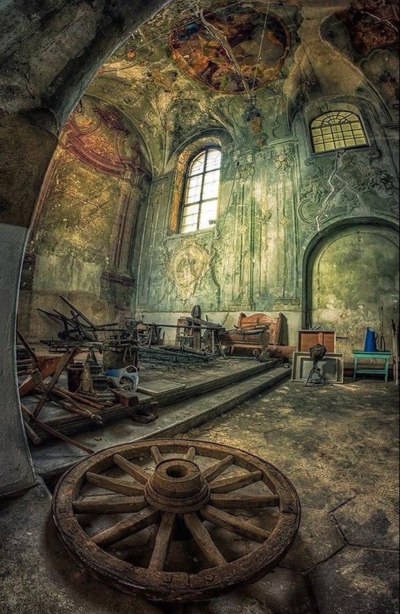 Ruinas europeas a través de los ojos de un profesor polaco Ruinas europeas a través de los ojos de un profesor polaco