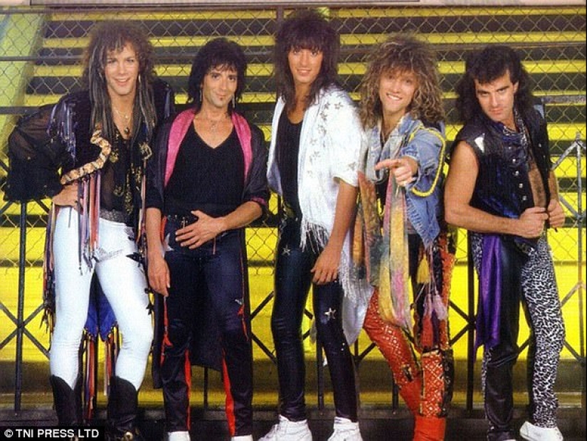 Saludos completos de los 80: carteles de grupos musicales que nadie colgará en la pared Saludos completos de los 80: carteles de grupos musicales que nadie colgará en la pared