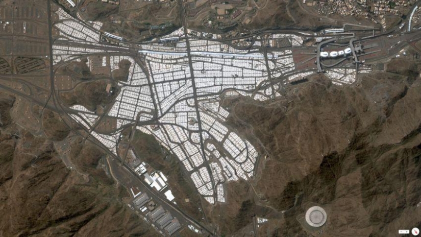 Satellite images of the Earth Satellite images of the Earth