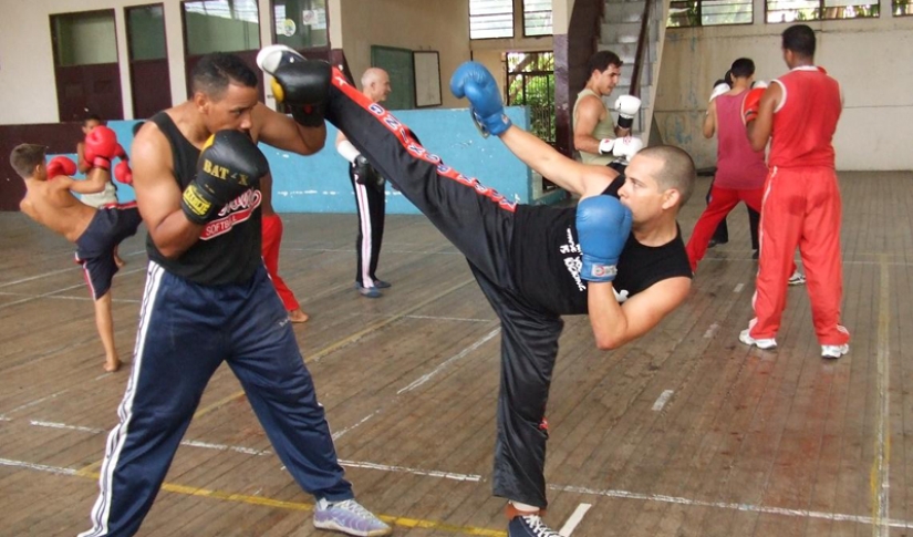 Savate Boxeo expulsado de la taberna Savate Boxeo expulsado de la taberna