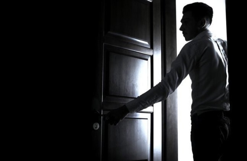 Scientists explain why we forget why we came into the room Scientists explain why we forget why we came into the room