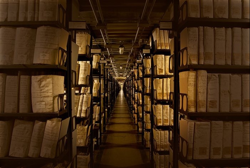 Secrets hidden within the walls of the Vatican's secret archive Secrets hidden within the walls of the Vatican's secret archive