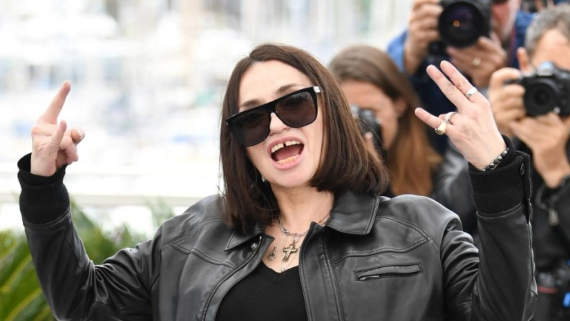 Secrets of the shocking Beatrice Dahl: drugs, the eaten ear of a corpse and marriage with a rapist Secrets of the shocking Beatrice Dahl: drugs, the eaten ear of a corpse and marriage with a rapist