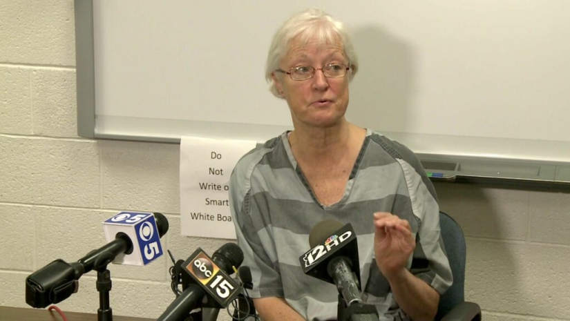 "Serial Stowaway" Marilyn Hartman: How an American Woman Flew Free Planes for 20 Years "Serial Stowaway" Marilyn Hartman: How an American Woman Flew Free Planes for 20 Years