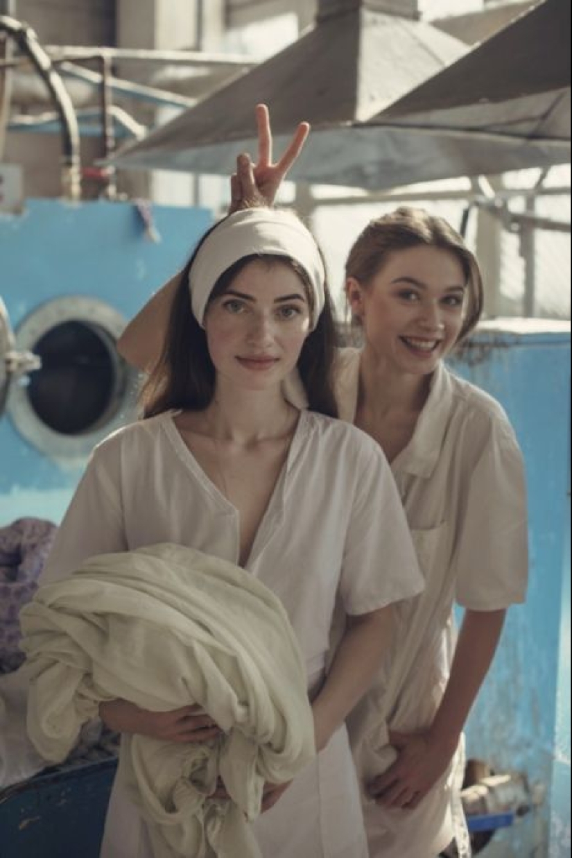 Sesión de fotos de lavanderas traviesas por un artista ucraniano