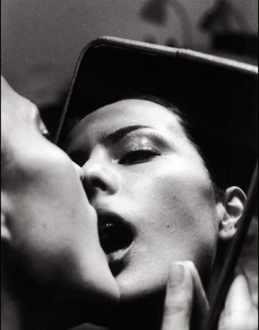 "Sex helps to sell — 20 scandalous works by Helmut Newton "Sex helps to sell — 20 scandalous works by Helmut Newton