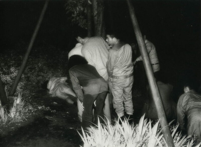 Sexo en la ciudad: fotos de Kohei Yoshiyuki tomadas en parques nocturnos de Tokio Sexo en la ciudad: fotos de Kohei Yoshiyuki tomadas en parques nocturnos de Tokio