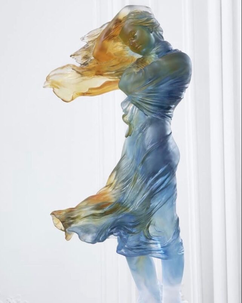 Sexy and incredibly realistic sculptors by Luo Li Rong